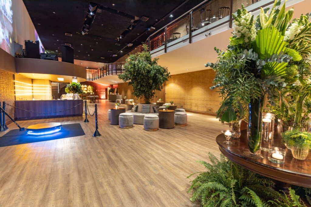 Hotel lobby with indoor plants, greenery, and natural decor showcasing biophilic design and wellness amenities for a relaxing guest experience in 2025.